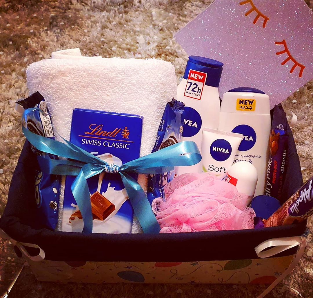 Fragrant Nivea Gift Hamper for Her Gifts and Flowers